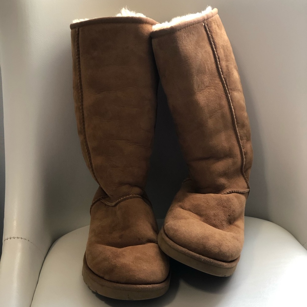 CLASSIC TALL UGGS SIZE 8